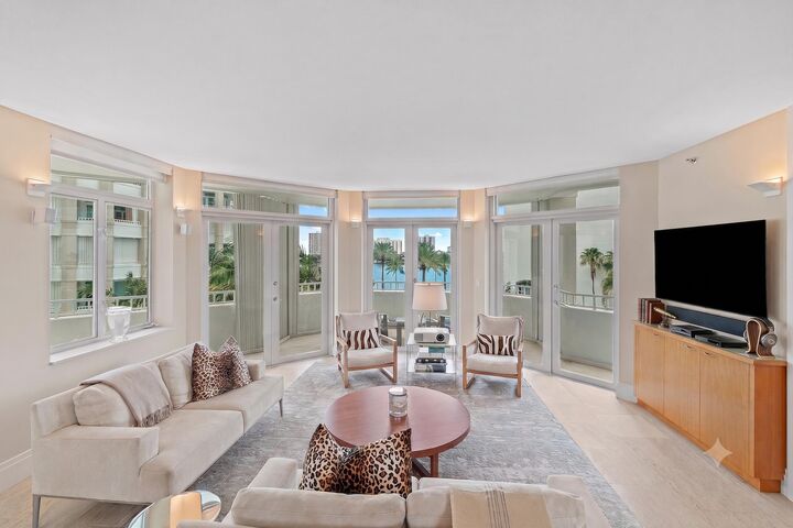 Property Photo:  300 SE 5th Avenue 4140  FL 33432 