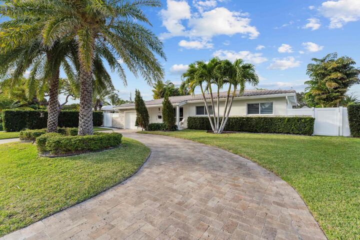 Property Photo: 2205 NE 30th Street FL 33064