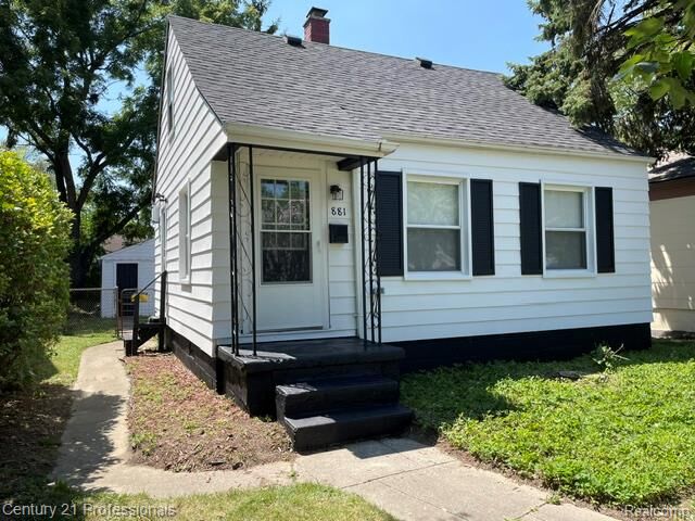 Property Photo:  881 Garfield Avenue  MI 48146 