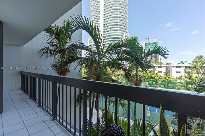 Property Photo:  2333 Brickell Ave 315  FL 33129 