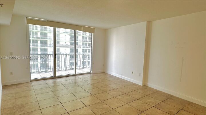Property Photo: 1750 N Bayshore Dr 2607 FL 33132