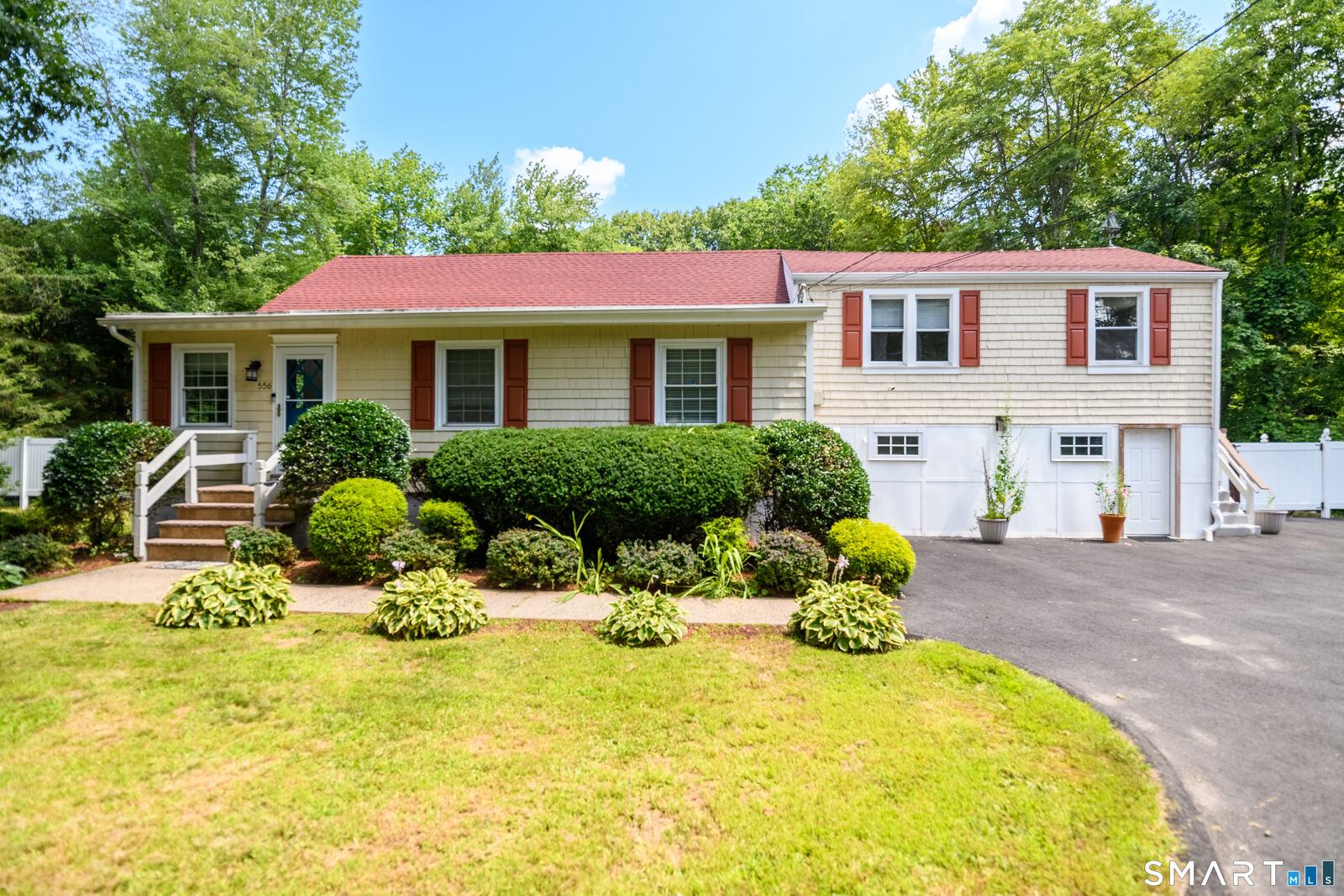Property Photo:  556 Pepper Street  CT 06468 