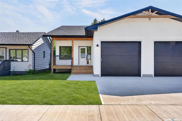 Property Photo:  1008 10th Street  SK S0K 2A0 