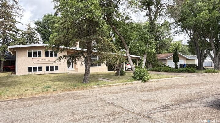 Property Photo:  320 21 Highway  SK S0N 1N0 