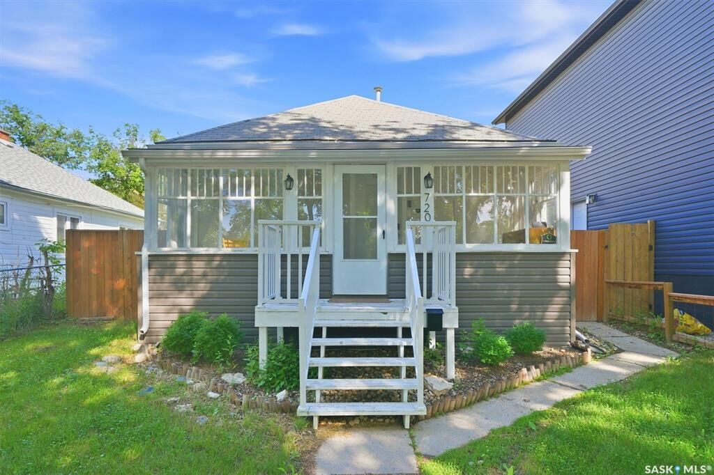 Property Photo: 720 Walmer Road SK S7L 0E4