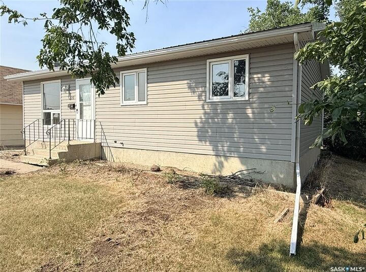 Property Photo:  610 3rd Street SW  SK S0L 1A0 