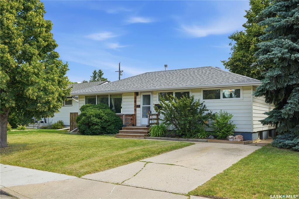 Property Photo:  2325 Dufferin Avenue  SK S7J 1C1 