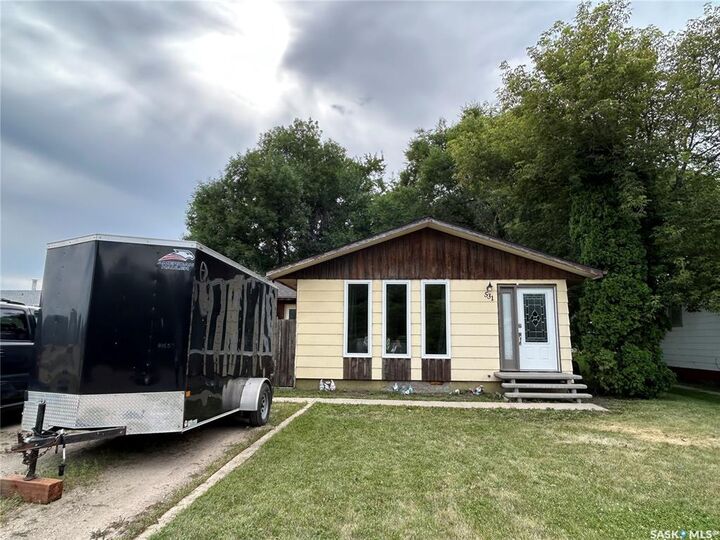 Property Photo:  531 6th Street  SK S0K 2A0 