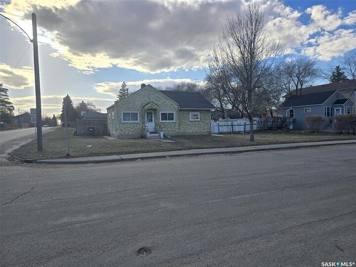 201 R Avenue N — photo 1