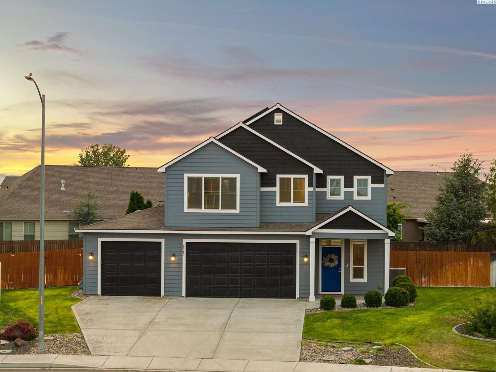 Property Photo:  1547 Diamond Dr  WA 99353 