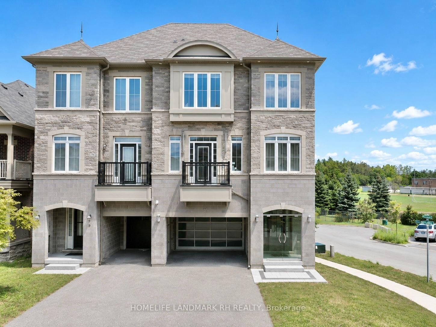 Property Photo: 11 Lorne Glen Street ON L6C 0Z4