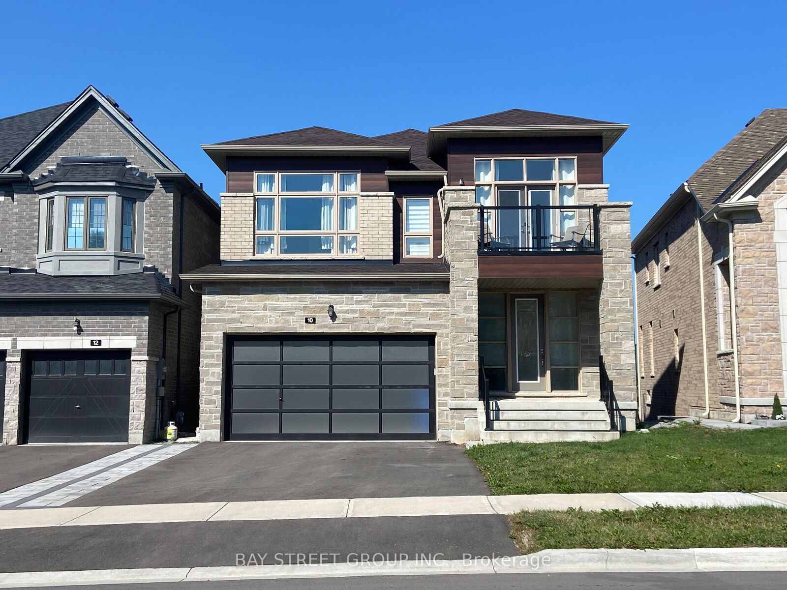 Property Photo:  10 Upbound Court  ON L9N 0W1 
