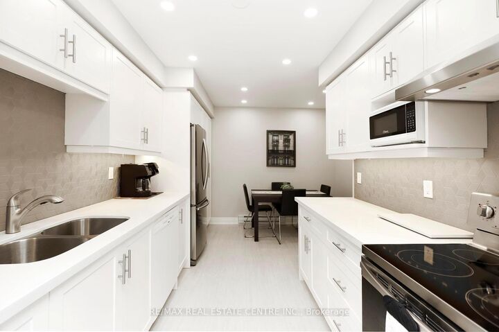 Property Photo:  341 Wilson Drive 3  ON L9T 3Y9 