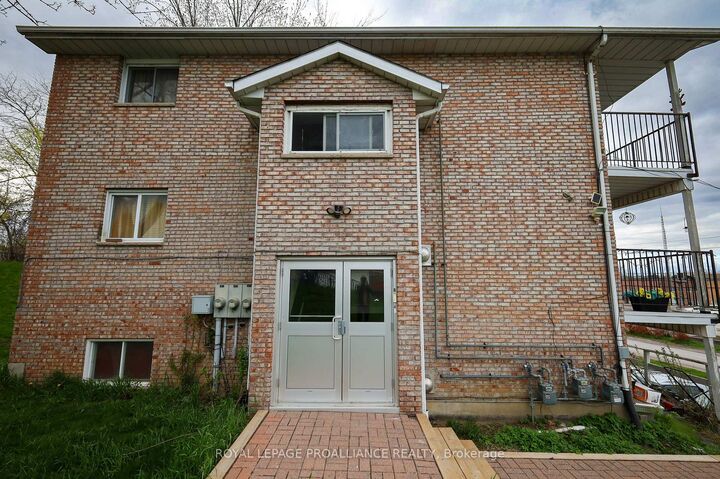 Photo de la propriété: 60 Wallbridge Crescent ON K8P 1Z4