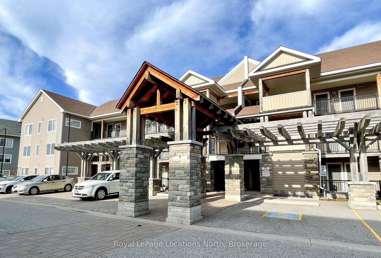 Property Photo:  5 Anchorage Crescent 102  ON L9Y 0Y6 