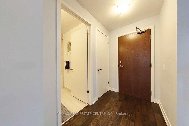 Property Photo: 2560 Eglinton Avenue 903 ON L5M 5R1