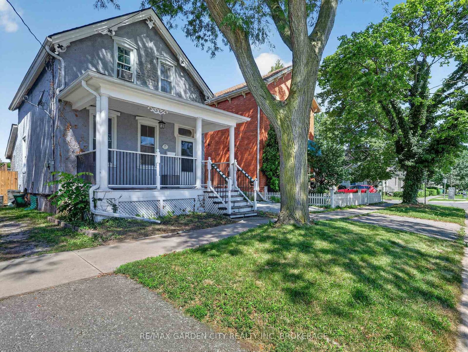 Property Photo:  15 Catherine Street  ON L2R 5E4 