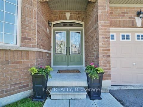 Property Photo: 13 Tucciarone Court ON L6C 0H3