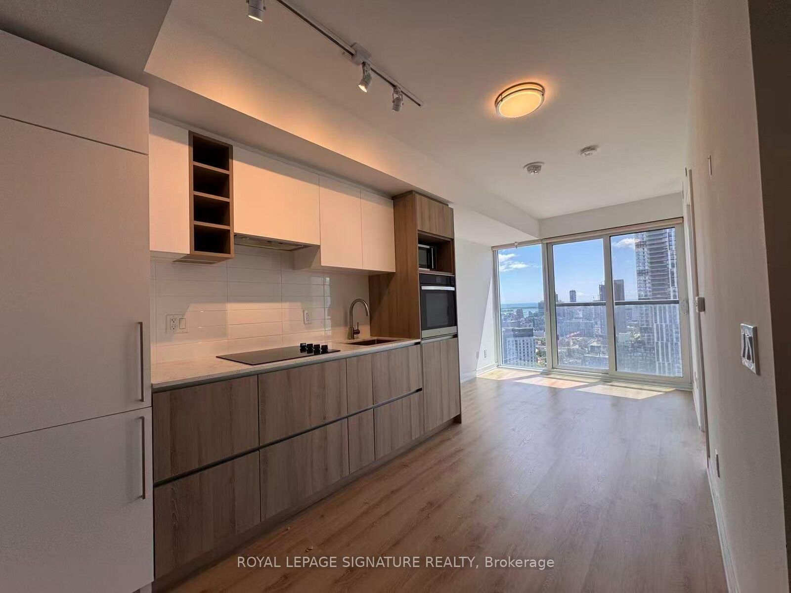 Property Photo:  319 Jarvis Street 3201  ON M5B 0C8 