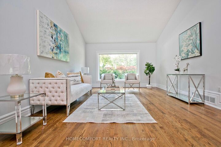 Property Photo: 17 Bramble Drive ON M3B 2E9