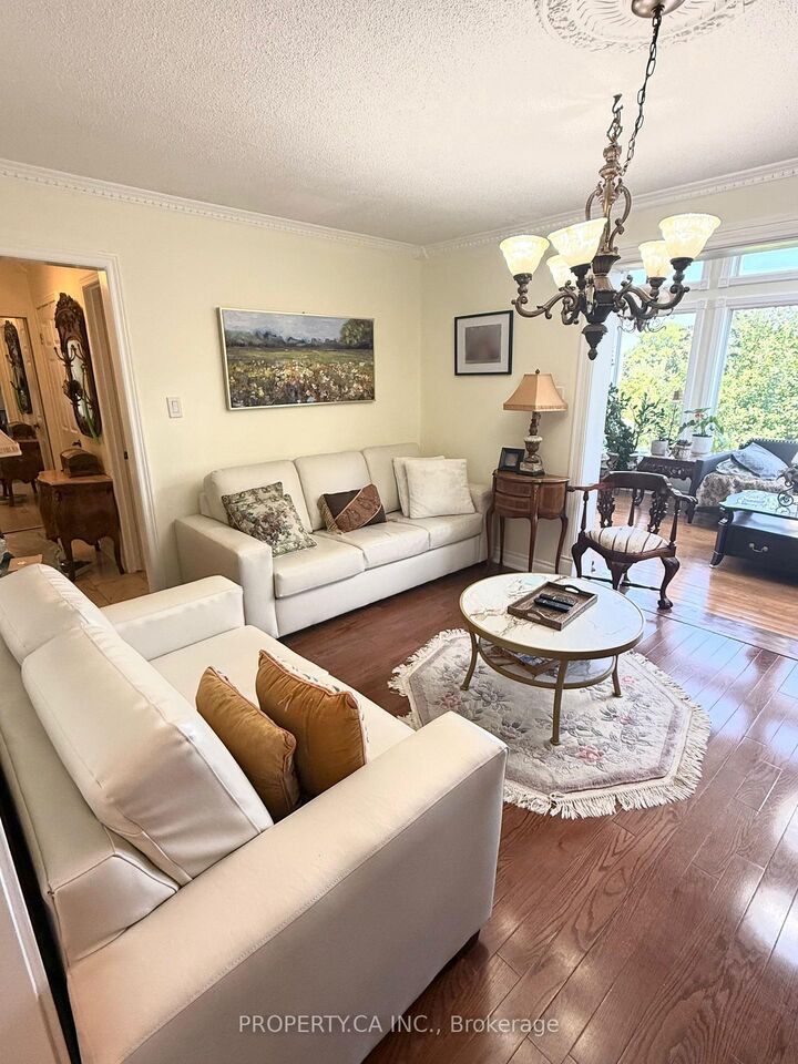 Property Photo:  4099 Fieldgate Drive #Room 2  ON L4W 2C6 