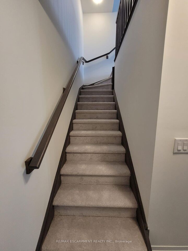 Property Photo:  585 Colborne Street E 913  ON N3S 0K4 