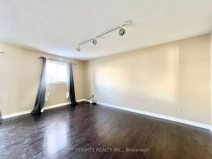 Property Photo:  45 Hansen Road N 20  ON L6V 3C5 