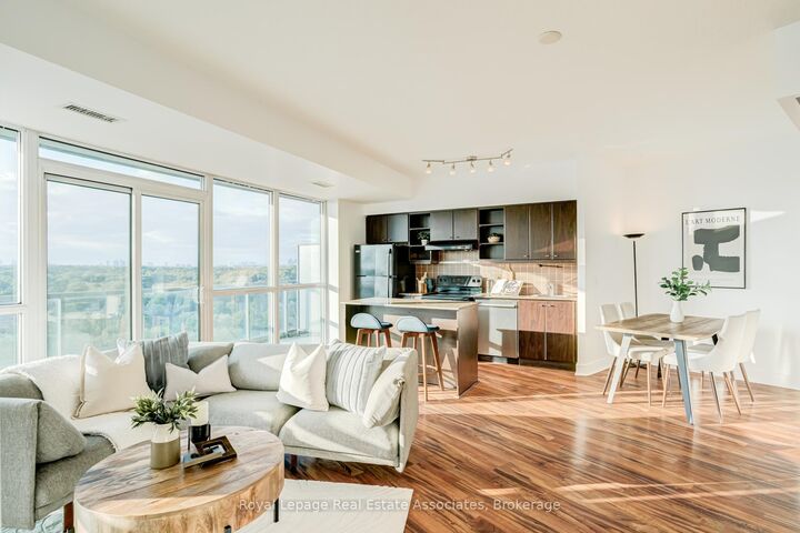 Property Photo: 35 Brian Peck Crescent Lph21 ON M4G 0A5