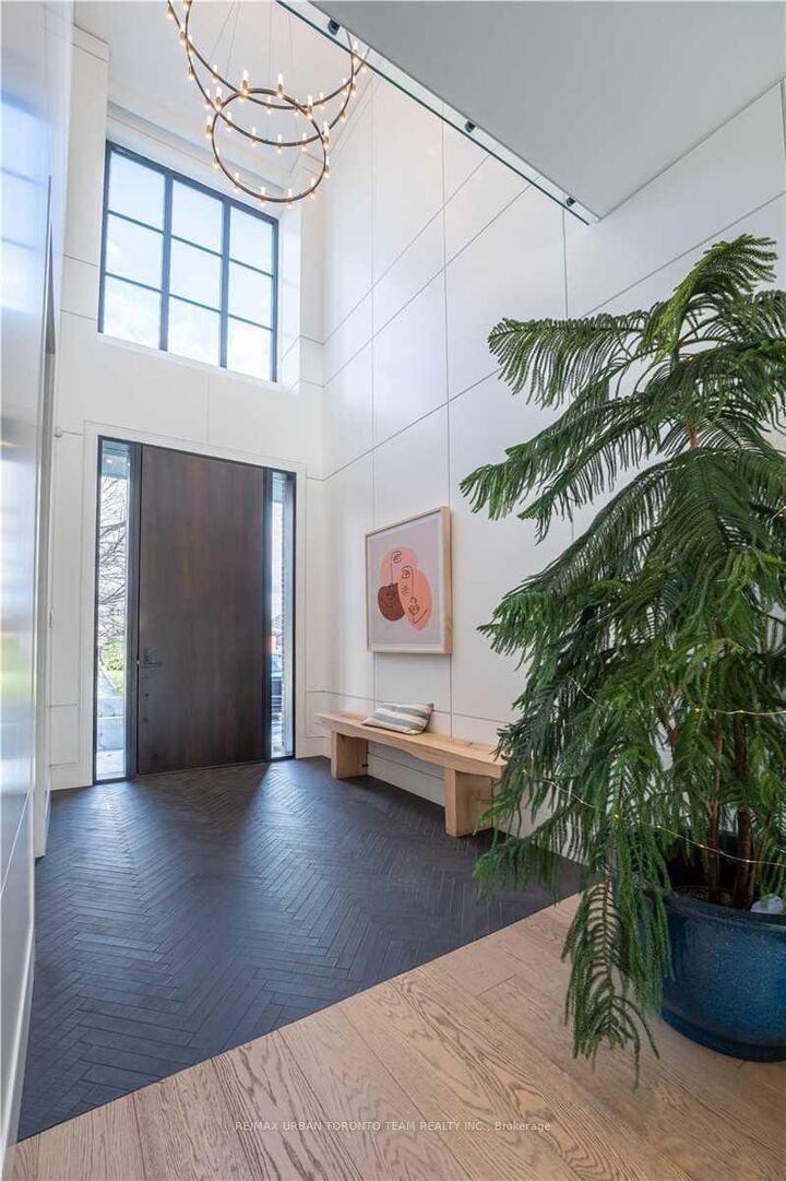 Property Photo:  39 Cardigan Road  ON M8Z 2W1 