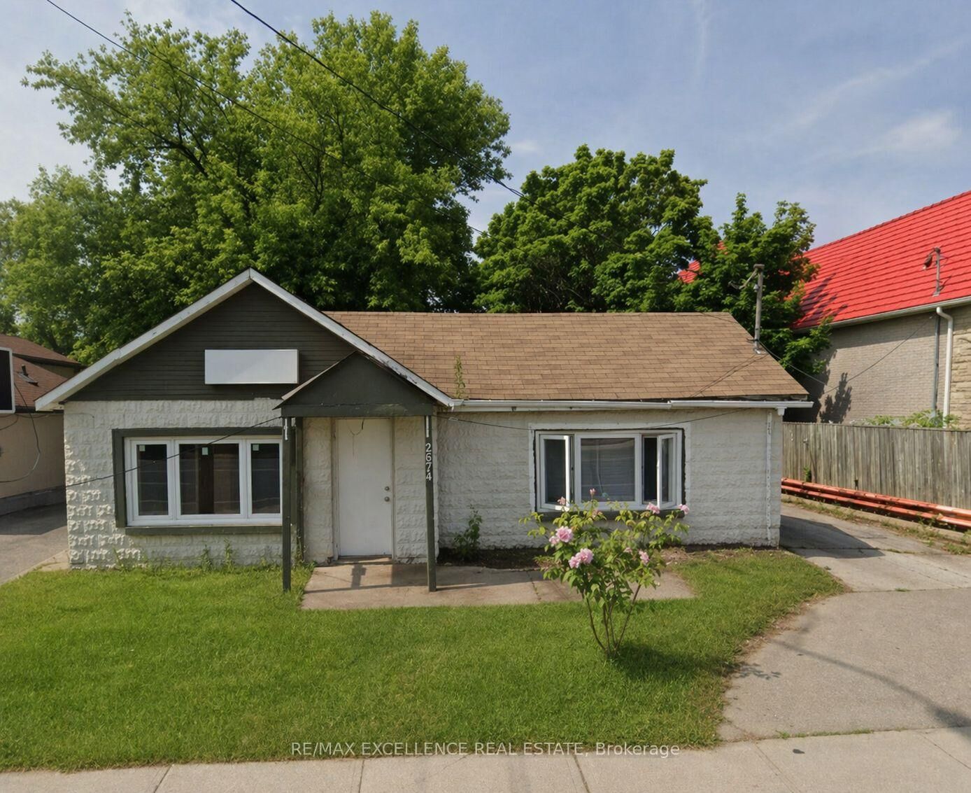 Property Photo: 2574 Confederation Parkway ON L5B 1S2