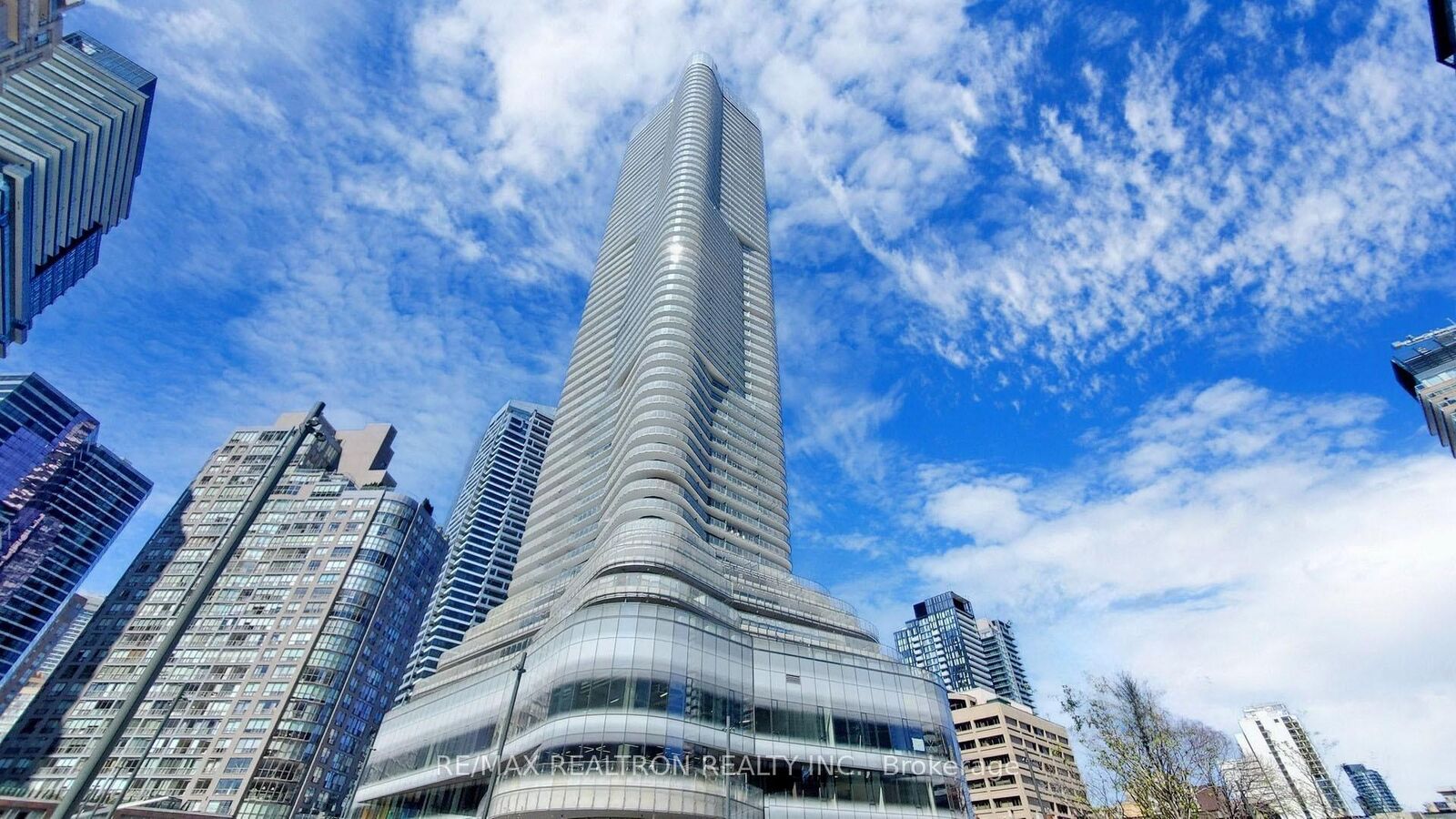 Photo de la propriété: 11 Wellesley Street W 3802 ON M4Y 1E8