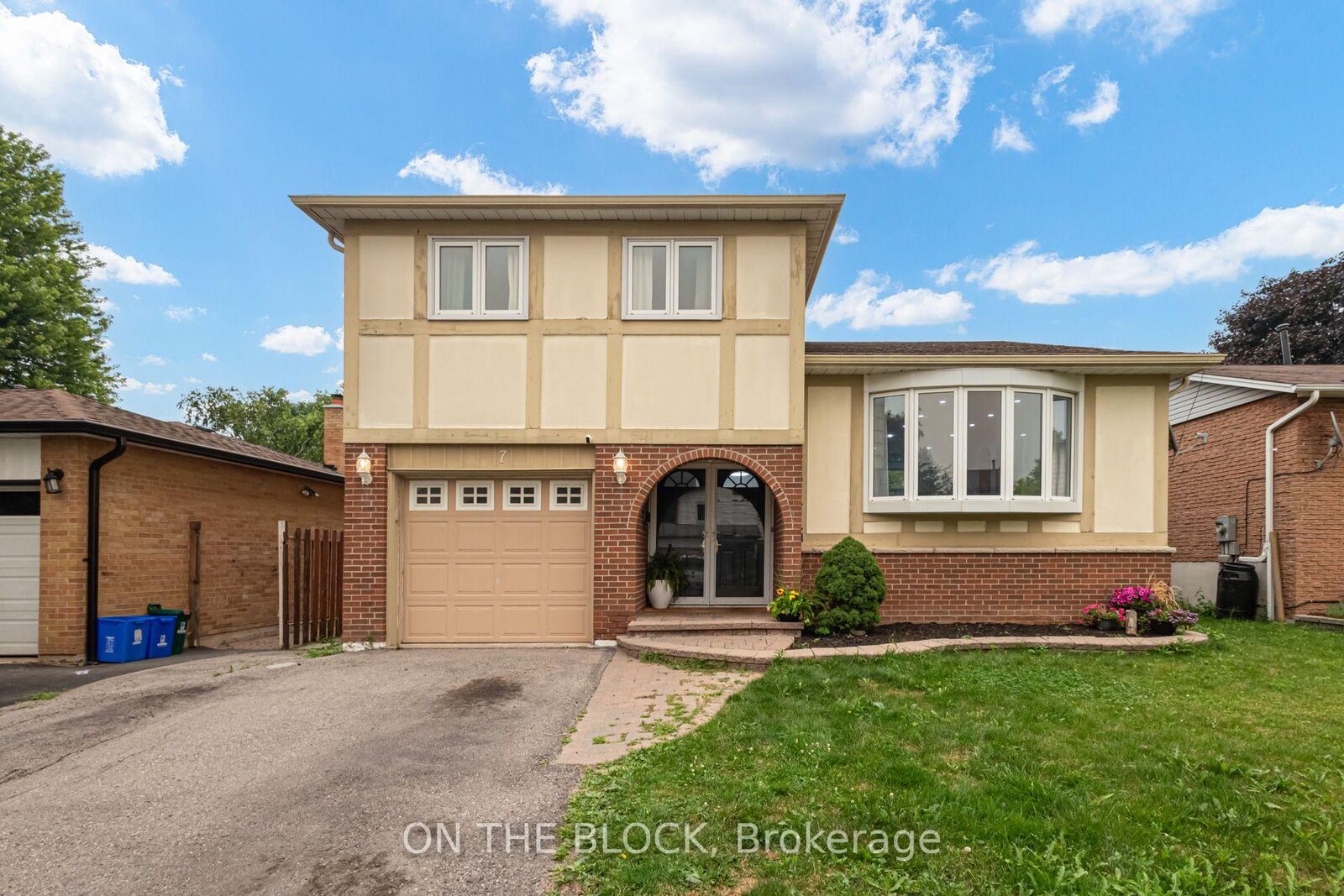 Property Photo:  7 Chopin Court  ON L1N 6C5 