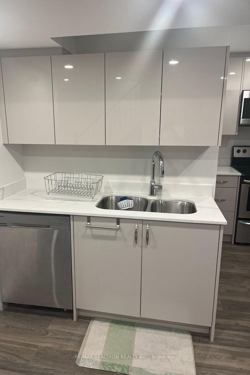 Property Photo: 31 Cedar Springs Drive Basmt ON L4S 2B1