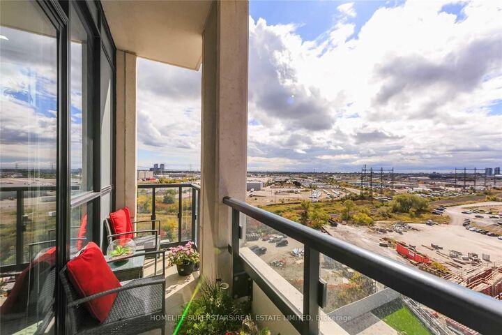 Property Photo: 20 Thomas Riley Road W 809 ON M9B 0C3