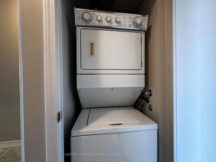 Property Photo:  60 Byng Avenue 1812  ON M2N 4K3 
