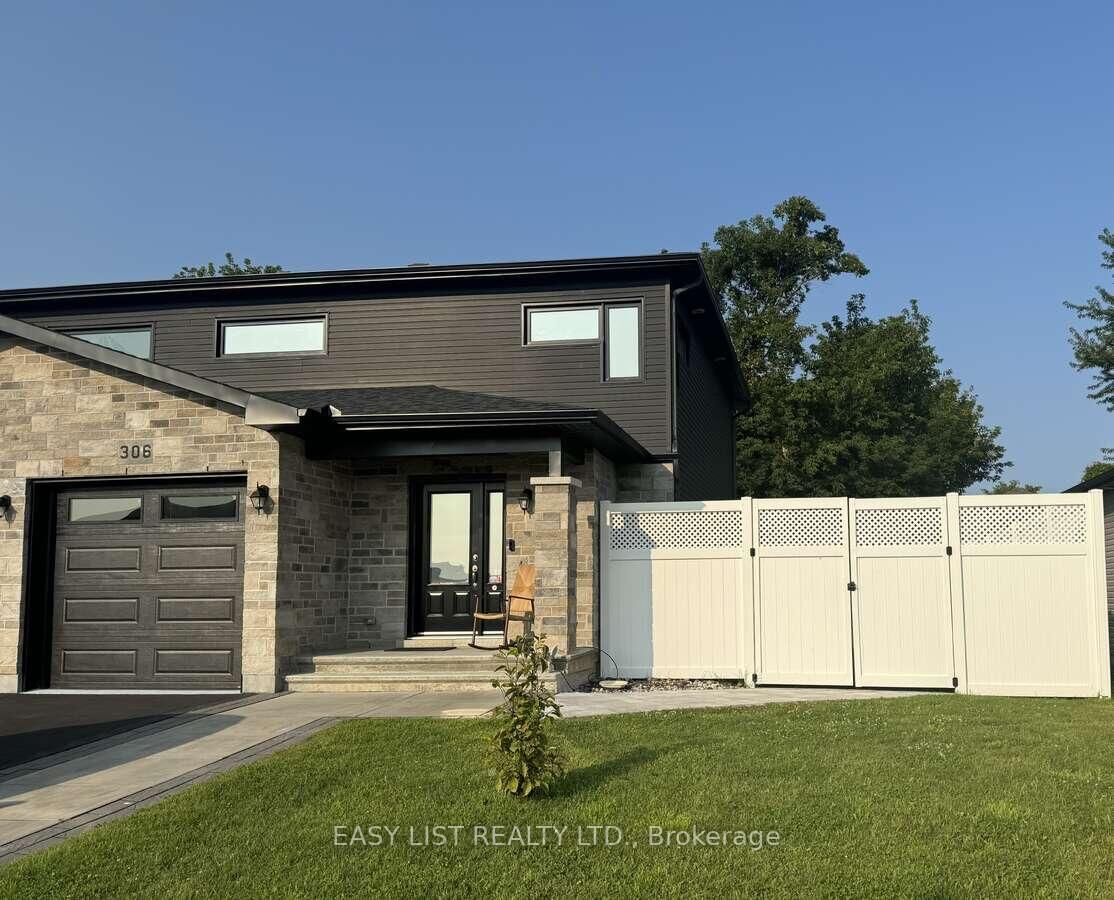 Property Photo: 306 Belfort Crescent ON K6H 0H3