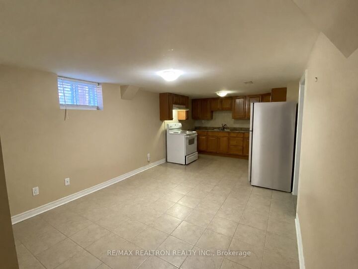 Property Photo:  260 Axminster Drive Bsmt  ON L4C 2W1 