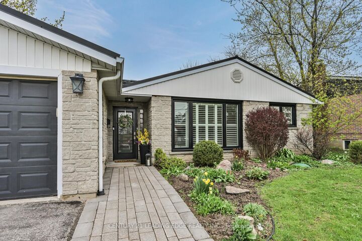 Property Photo: 207 Yeates Avenue ON L4N 4C5