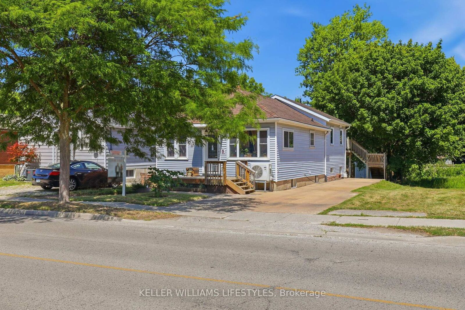 Property Photo:  118 Emery Street W  ON N6J 1S1 