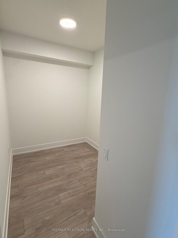 Property Photo:  858 Dupont Street 822  ON M6G 0C1 
