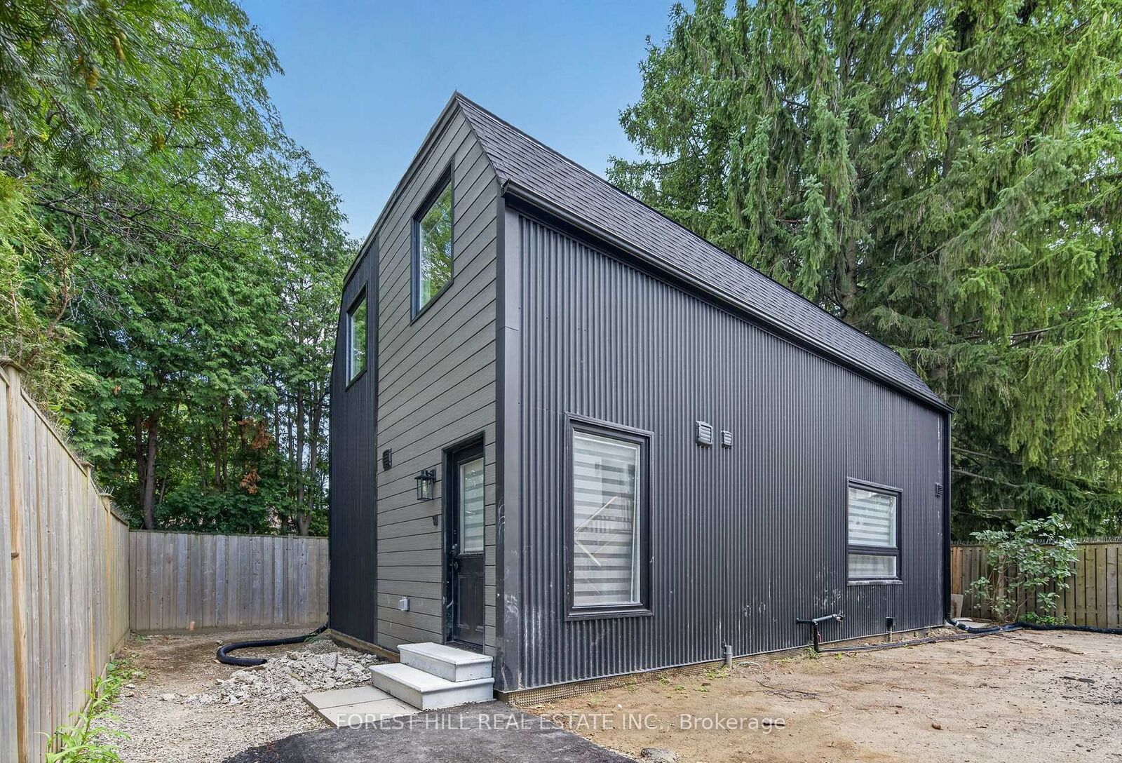 Property Photo:  221 Churchill Avenue R - Garden  ON M2N 1X6 