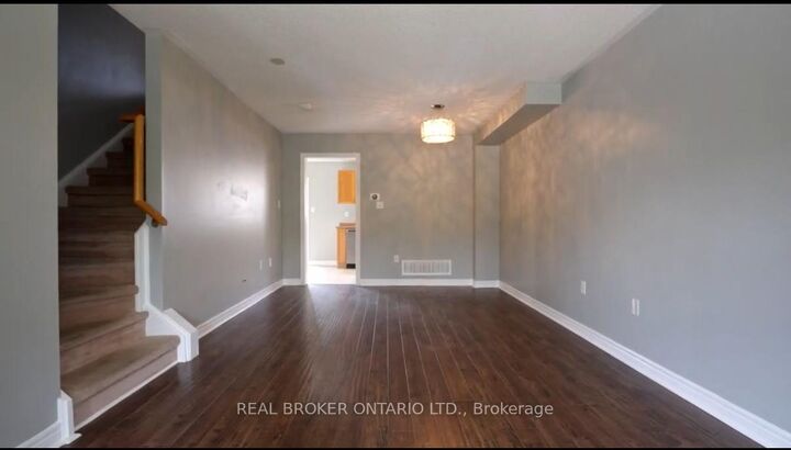 Property Photo: 176 Thrushwood Drive ON L4N 0Z1