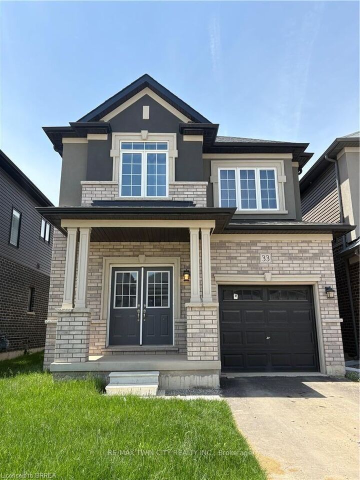 Property Photo:  33 Dennis Avenue  ON N3V 0B9 