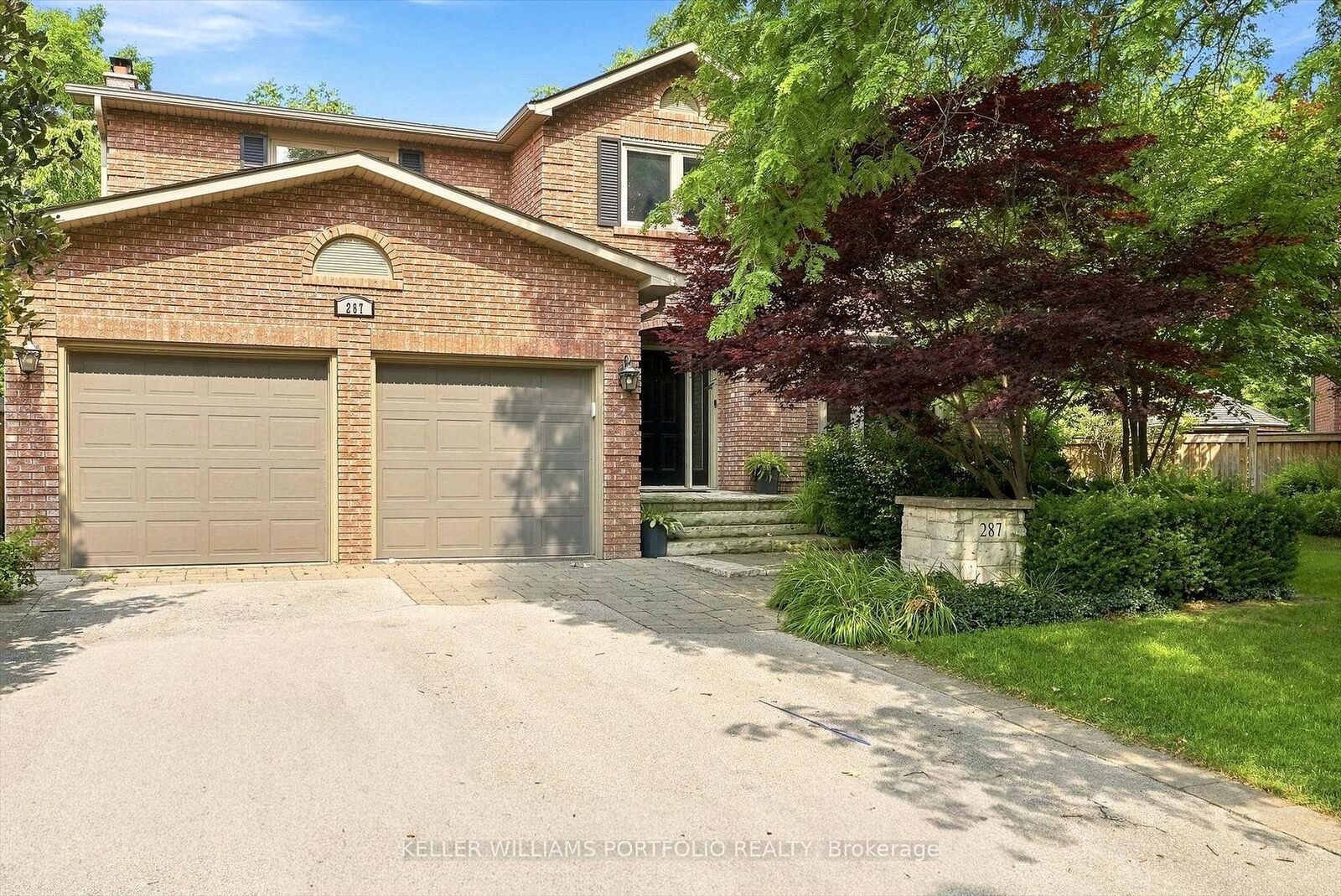 Property Photo: 287 Royal Albert Court ON L6H 3A7