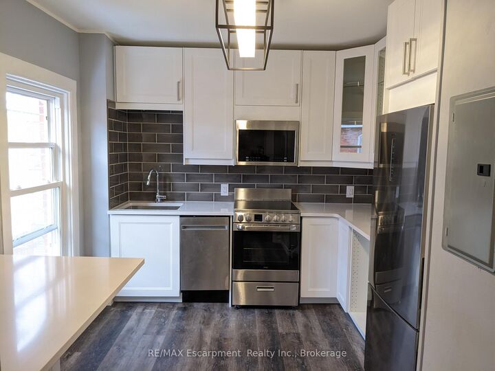 Property Photo: 158 James Street 2 ON L2R 5C5