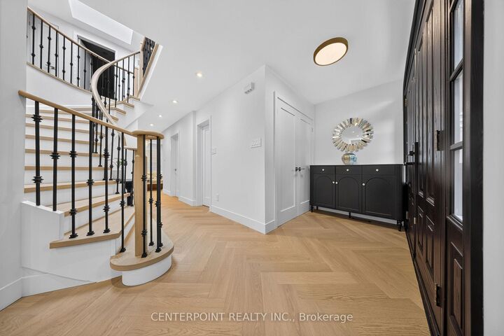 Property Photo: 1073 Grandeur Crescent ON L6H 4B6
