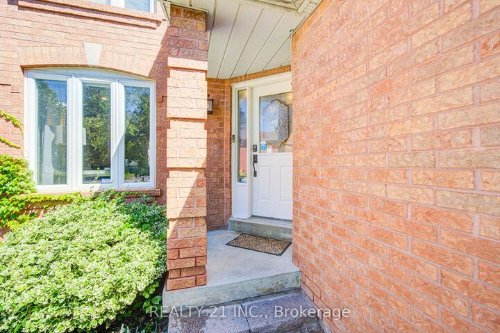 Property Photo: 95 Hearne Crescent ON L1T 3P6