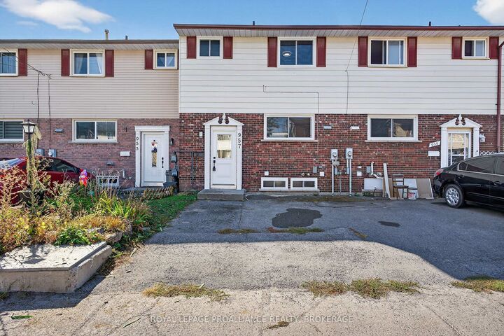 Property Photo:  957 Oakview Avenue  ON K7M 6W9 