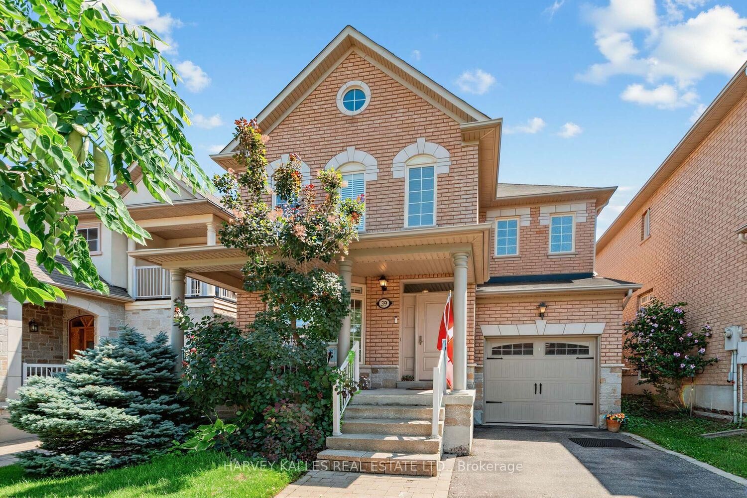Property Photo:  39 Chardonnay Drive  ON L4J 8R8 