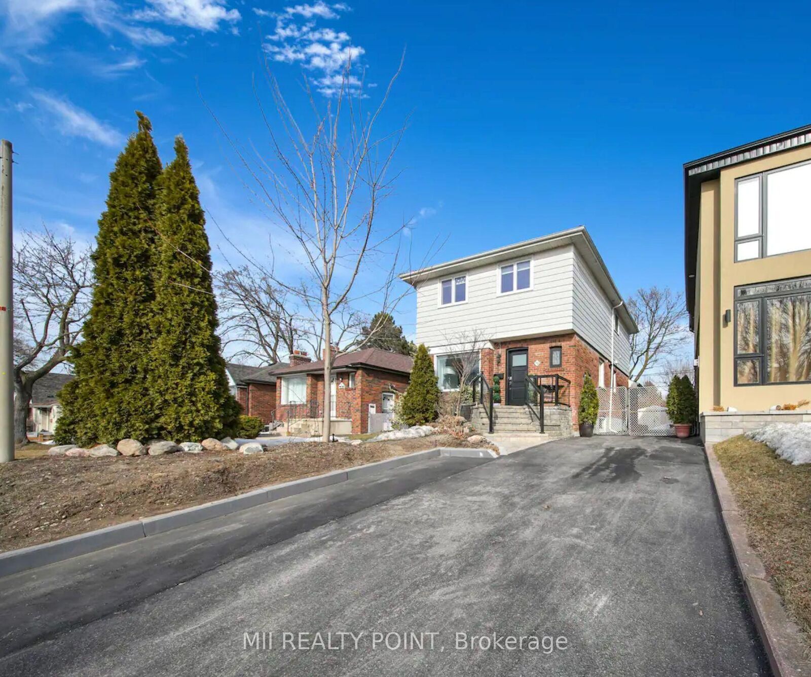 Property Photo:  49 Manderley Drive Main  ON M1N 3E8 